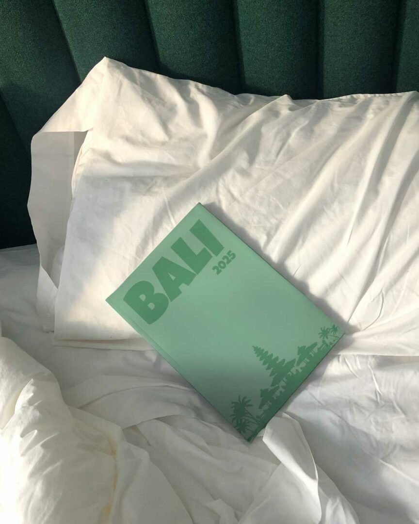 FOTOKSIĄŻKA_NA_ŁÓŻKU